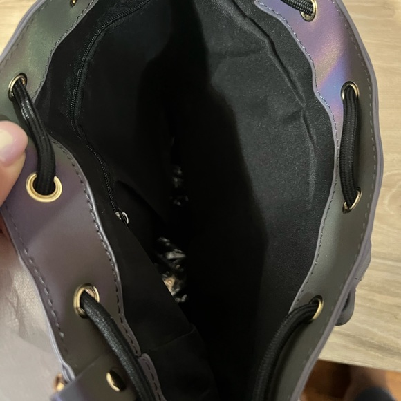 BRAND NEW NEVER WORN…No label brand bag … Reflective … .. - Picture 7 of 7